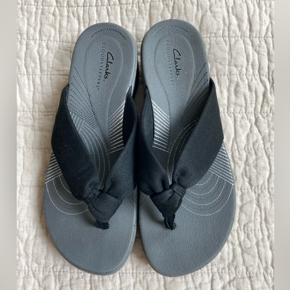 Clarks Women’s Cloudsteppers™ Arla Kaylie Slip-On Thong Sandals Black Size 8